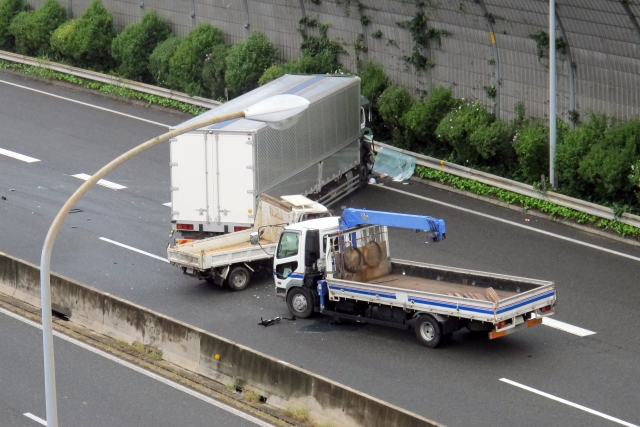 トラック　交通事故　休車損害　営業損害　遊休車